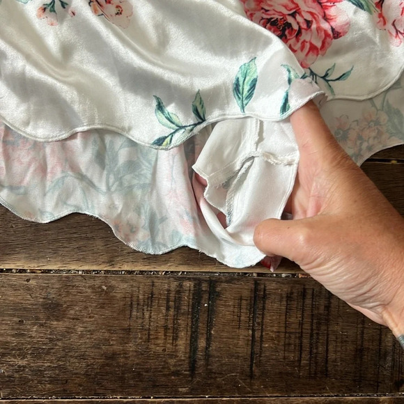 White Silky Sexy Floral Pajamas (Top & Bottom) Size Large - Picture 6 of 13